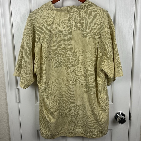 Pre-Owned Tommy Bahama Yellow Tribal Short Sleeve Silk Button Up Shirt, Size L - Picture 2 of 6